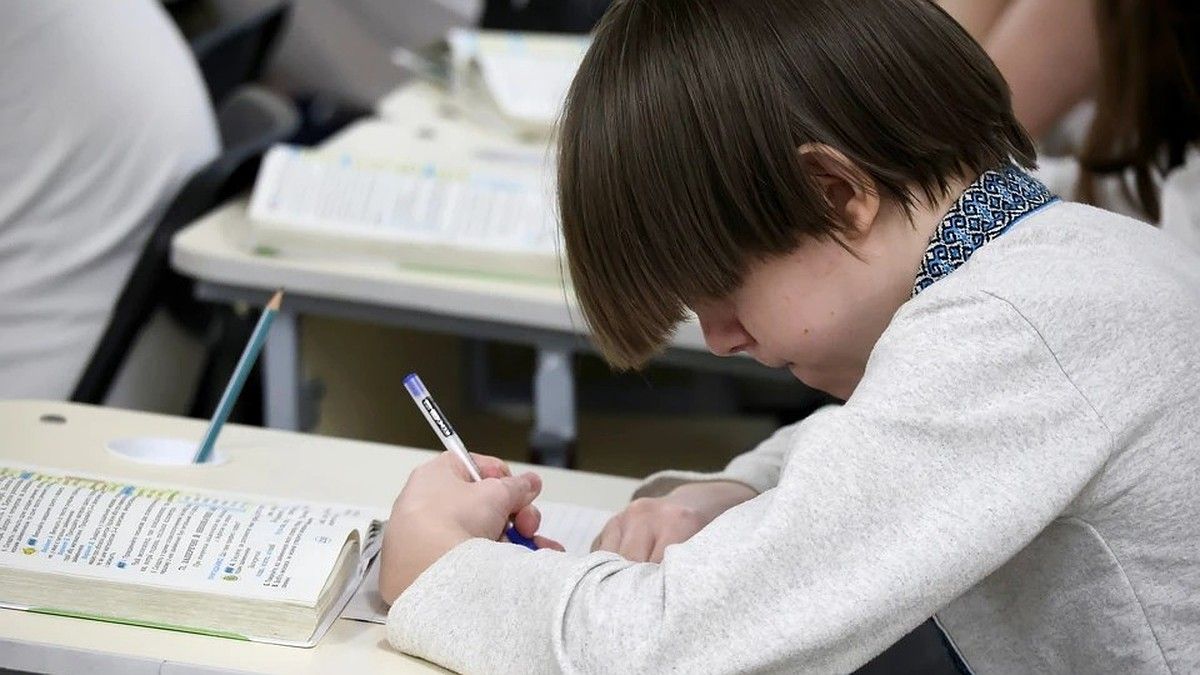Школы Киева первую неделю будут работать в очно-заочном формате из-за тревог