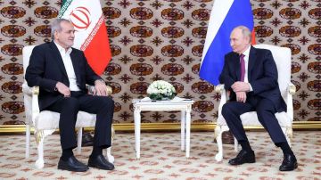 Владимир Путин проводит встречу с президентом Ирана Пезешкианом