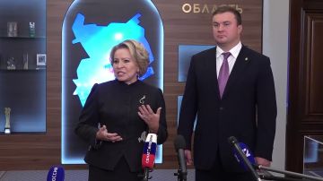 Пресс-подход Председателя Совета Федерации Валентины Матвиенко и губернатора Омской области Виталия Хоценко в рамках рабочего визита спикера СФ в регион