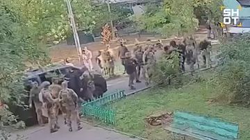 На видео — момент утренней перестрелки между подразделениями СБУ и ГУР в Киеве