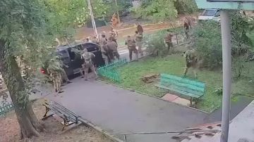 Момент начала перестрелки в Киеве между представителями СБУ и ГУР Украины публикуют местные СМИ