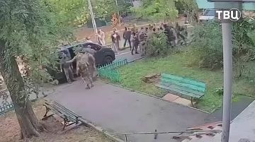 Момент начала перестрелки в Киеве между представителями СБУ и ГУР Украины публикуют местные СМИ