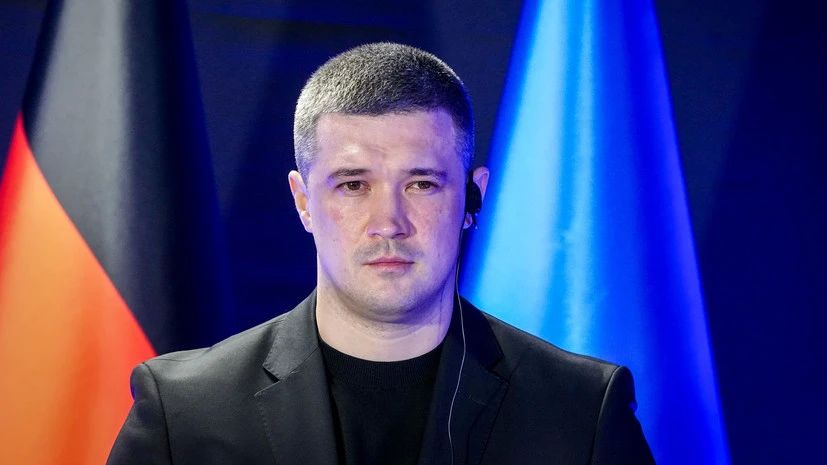 На Украине командир воинской части устроил троих солдат на шиномонтаж вместо службы