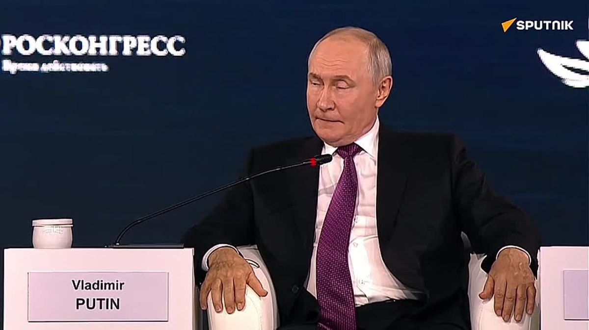 Шансы на мирное урегулирование украинского конфликта есть, заявил Владимир Путин