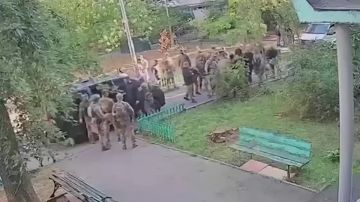 Новые кадры разборок в Киеве головорезов из СБУ и ГУР попали в Сеть