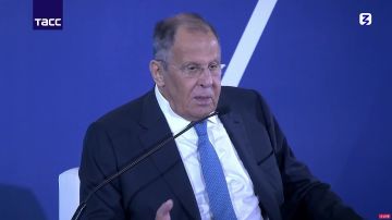 Лавров на ВЭФ назвал отвратительной позицию Запада по Украине