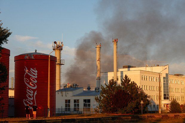Зеленский заявил, что Россия нанесла удар по заводу Coca-Cola под Киевом