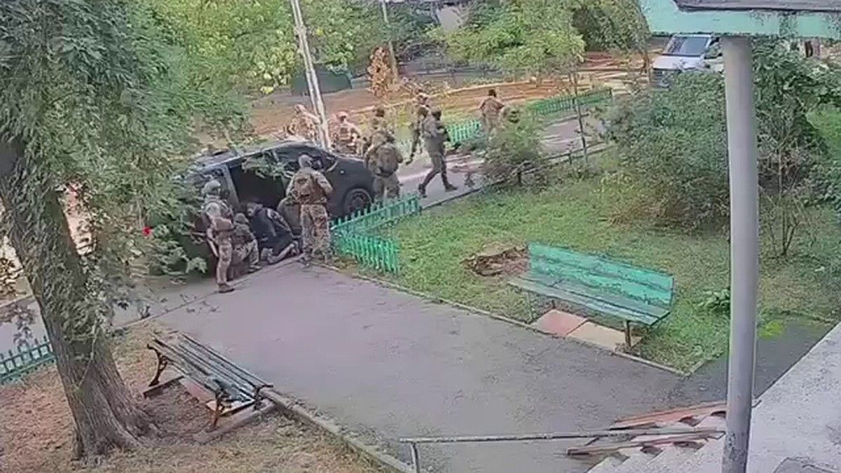 Обнародовано видео перестрелки сотрудников СБУ и ГУР в Киеве: с чего начался конфликт