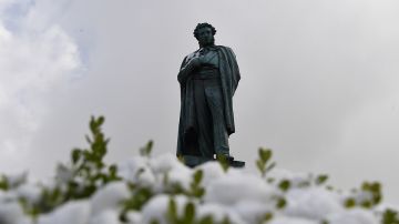 На Украине нашли замену памятнику Пушкину: на его месте оказался уродливый бюст Шекспира