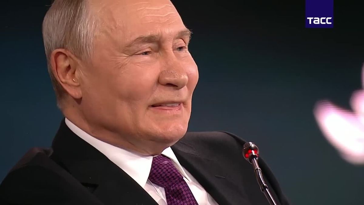 Владимир Путин выступил на пленарном заседании ВЭФ