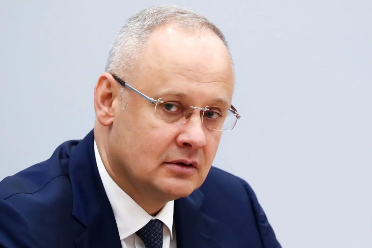 Советник президента Антон Кобяков, комментируя заявления Украины об опасности полетов над Россией, заявил в интервью ТАСС на ВЭФ, что власти Украины ведут себя как "неадекватные люди с гранатой"