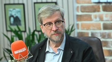 Лукьянов: Зеленский угрожает небу РФ для создания неспокойной атмосферы