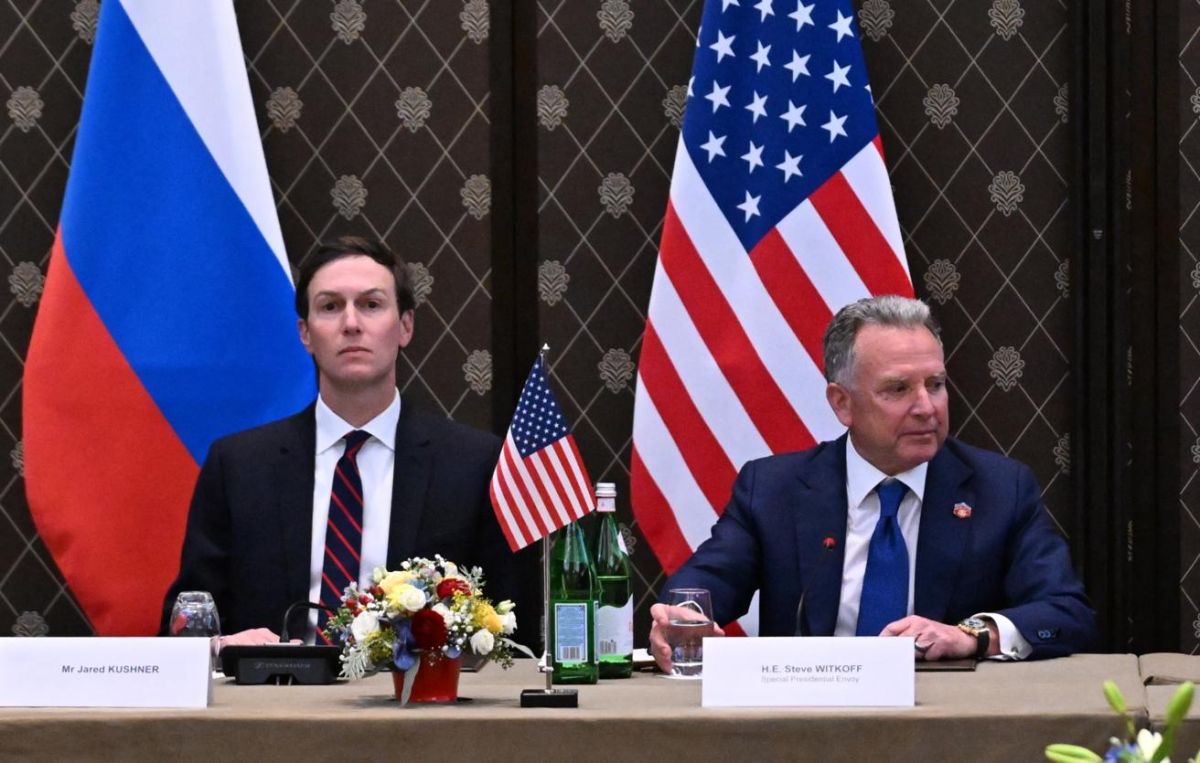 США едут на Украину не спасать Киев, а обмануть Россию, заявил политолог