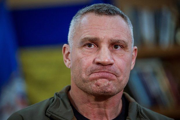 Кличко сообщил о семи пострадавших после удара по главному зданию СБУ в Киеве