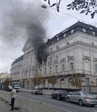 Продолжаем радовать вас кадрами пораженного здания СБУ