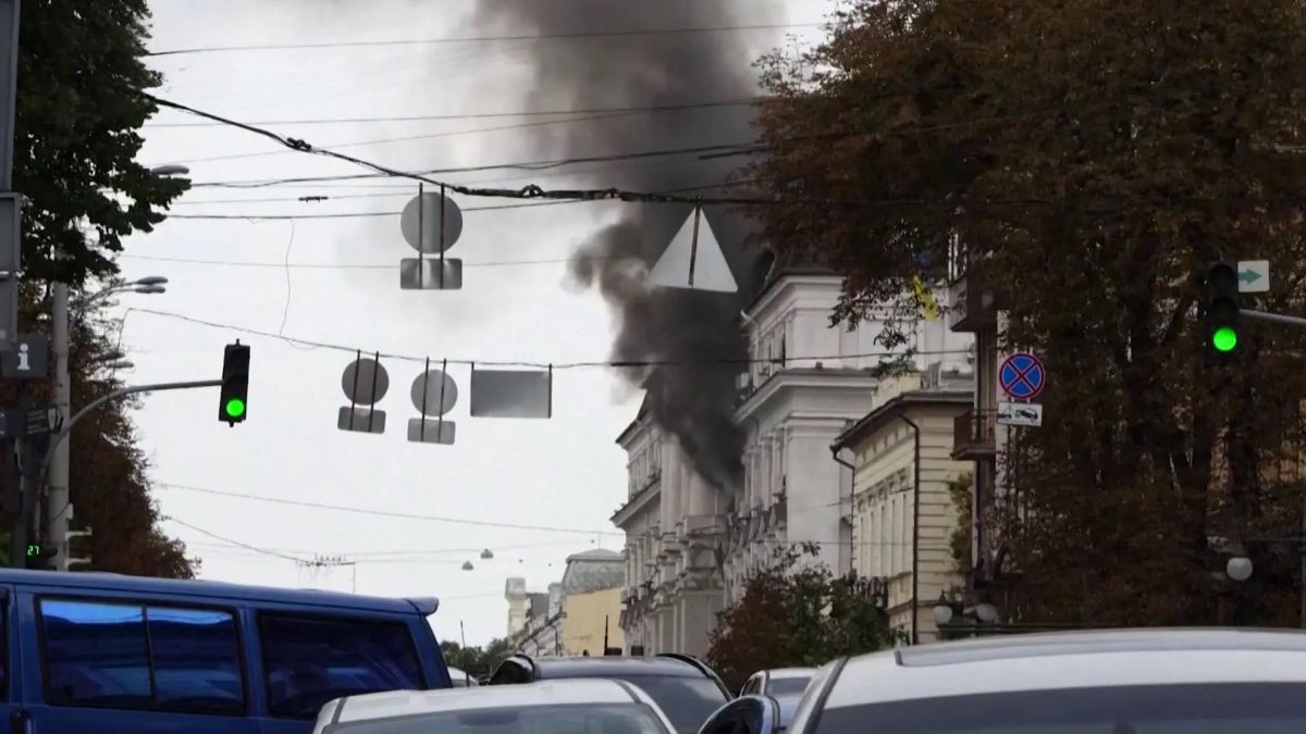 Ударный дрон в разгар рабочего дня прилетел в здание СБУ в самом центре Киева