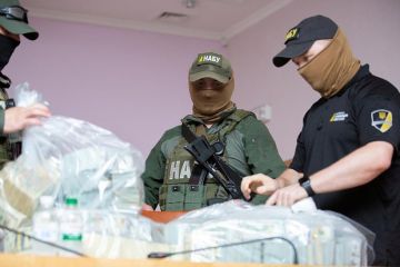 РИА Новости: Зеленский собирается использовать СБУ для удара на НАБУ