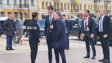 Первые кадры Уиткоффа и Кушнера в Киеве: американцы уже встретились с Зеленским Спецпосланник Дональда Трампа Стив Уиткофф и Джаред Кушнер прибыли на Украину поездом. Первые кадры американских переговорщиков публикуют...