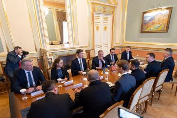 Уиткофф: К переговорам в Киеве присоединились представители Британии, Германии и Франции
