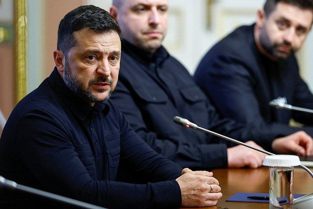 «Страна.ua»: Новая стратегия Зеленского — день простоять, да ночь продержаться