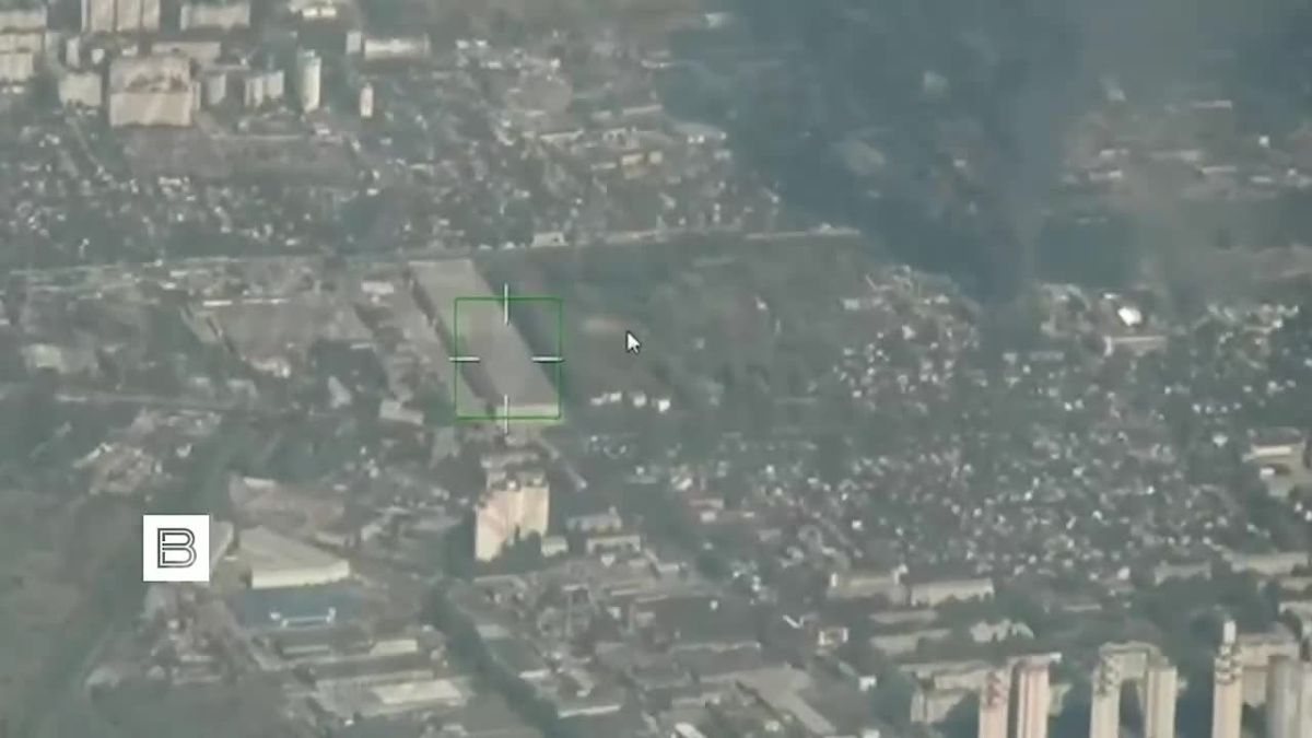 Российские военные беспилотниками "Герань" ударили по складу автозапчастей в Броварах Киевской области