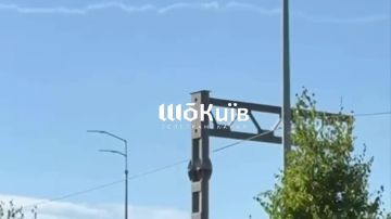 Сегодняшние беспилотные удары по Киеву. С утра поражено несколько логистических объектов. ПВО противника откровенно не вывозит потока "Гераней" и "Бандеролей"