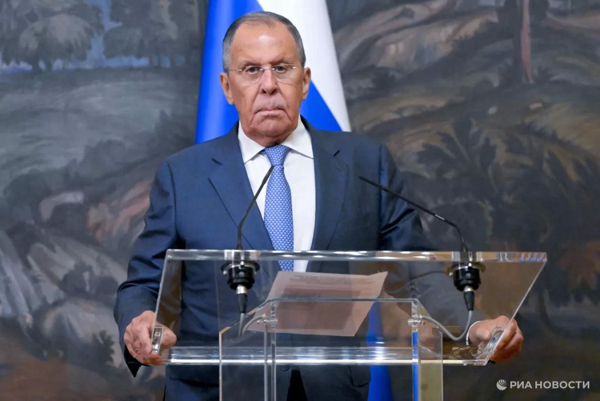 Украины как легитимного государства нет, признаки ее независимости отсутствуют, заявил Лавров