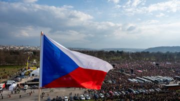 Поездка сорвалась: министр обороны Чехии заблокировал визит главы Генштаба на Украину