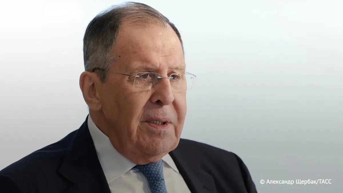 Суть обсуждений с эмиссарами США в Москве опирается на позицию Трампа, в том числе о невтягивании Украины в НАТО, заявил Лавров