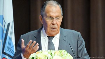 Запад не давал Украине пойти на мир, пусть теперь не суетится с "новыми предложениями", заявил Сергей Лавров