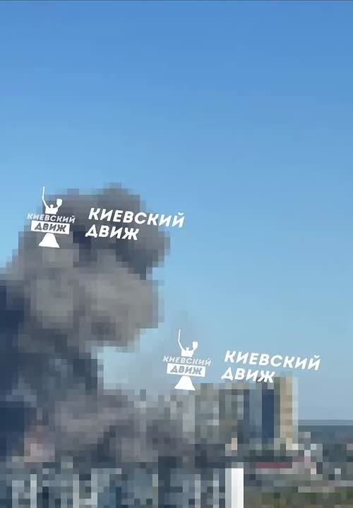 В Киеве после прилётов горят очередные склады