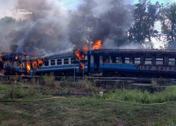 В Сумской области дроны атаковали пригородный поезд