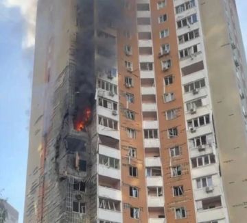 Жилая многоэтажка в Киеве которую зацепила подбитая "Герань" во время утреннего налета