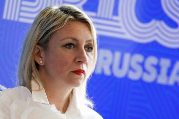 Захарова: Украине не хватает иммунитета к действиям Запада