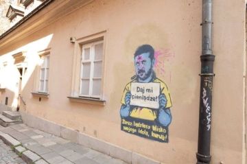В Польше продолжается любовь к Украине и на стенах в Варшаве запестрели вот такие графитти