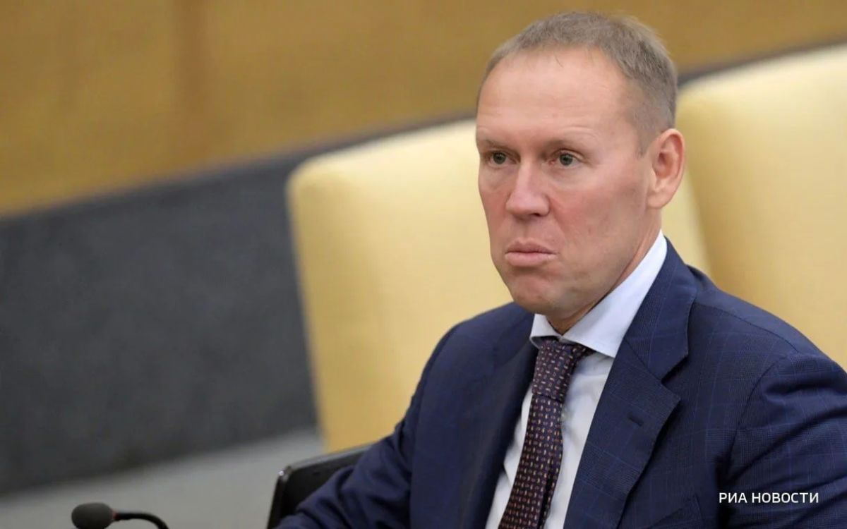Выслать из России всех британских дипломатов предложил в интервью ИС "Вести" первый зампредседателя Госдумы по безопасности и противодействию коррупции Андрей Луговой