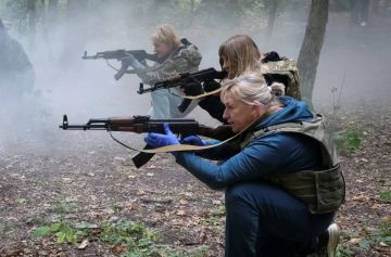 От Украины требуют срочно мобилизовать женщин в армию: Зеленскому поступил приказ из Европы