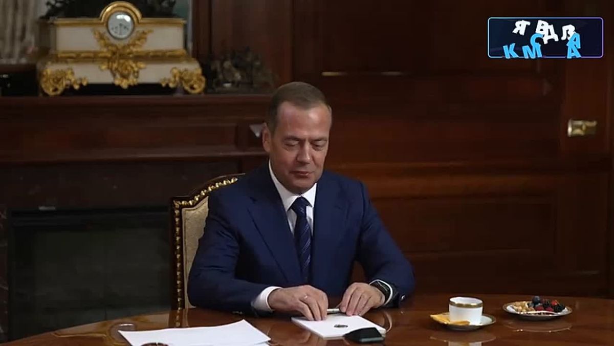 Заместитель председателя Совета безопасности Российской Федерации Дмитрий Медведев в интервью газете «Ведомости»: «Или великая держава, или никакая»