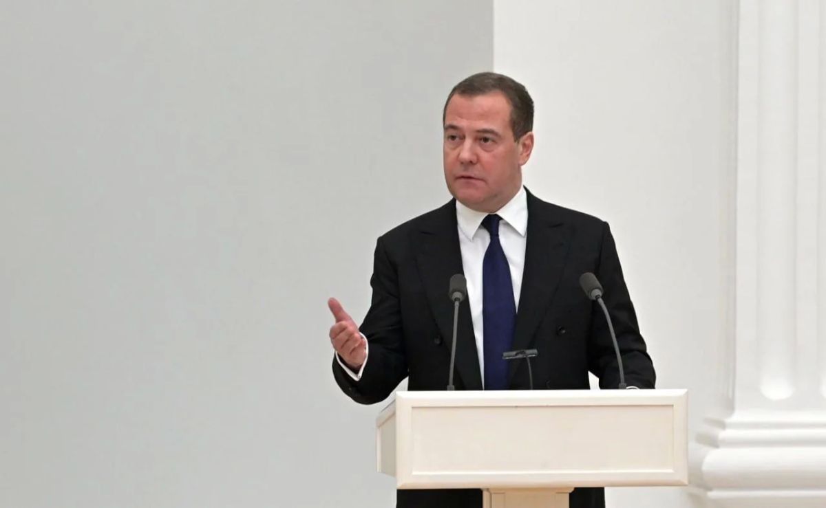 Медведев: военный потенциал РФ позволяет ударить по Киеву и объектам НАТО, оставив «ядерную пыль»