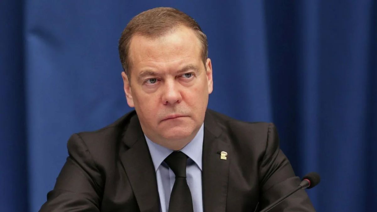 "Это не страшилка, это реальность": Россия может применить ядерное оружие при критической угрозе безопасности страны, заявил Дмитрий Медведев в интервью "Ведомостям"