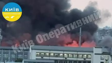 В Киеве горят склады после прилета реактивной "Герани"