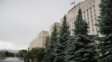 Минобороны сопроводило кадры удара по табачной фабрике в Киеве мемом про окурок