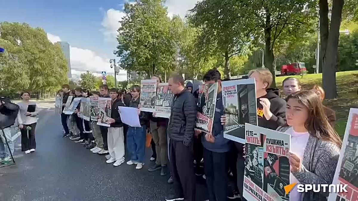 В Москве прошел протест против закрытия Русского дома в Берлине