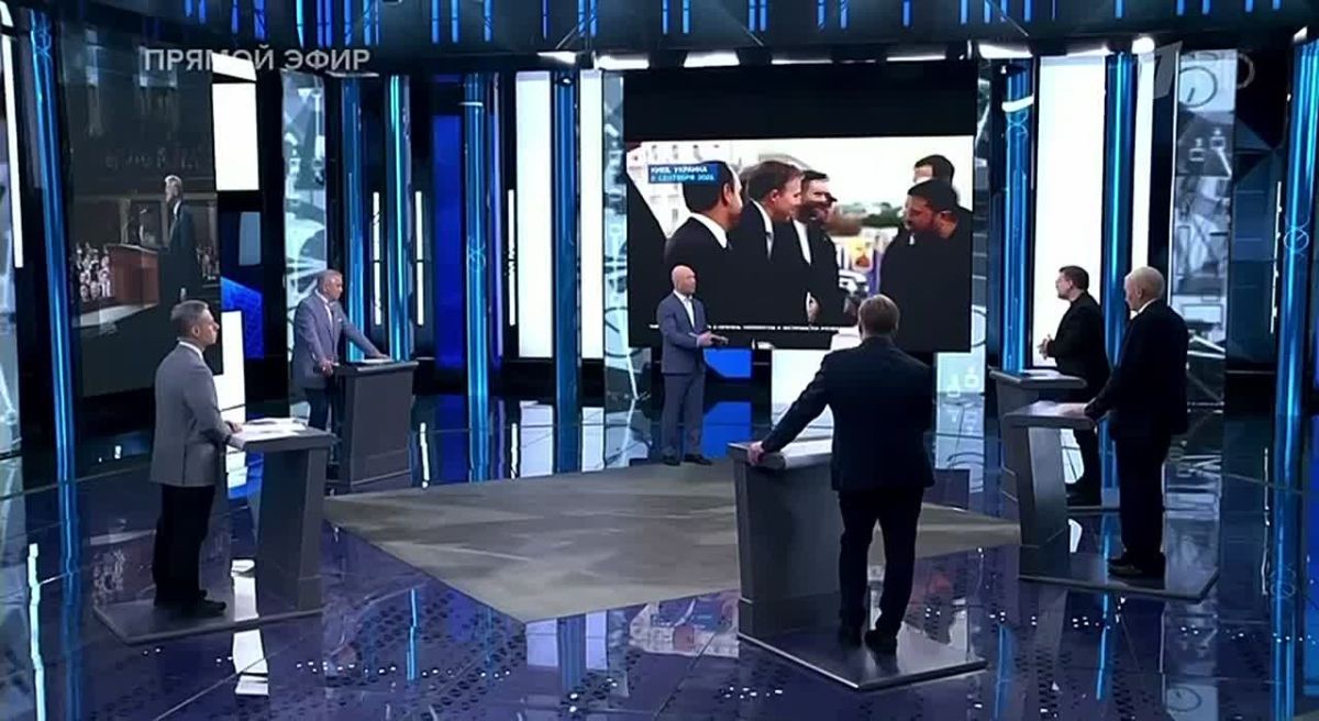 Анатолий Кузичев: — Не понимаю, почему все так восхищаются Челентано? Хрипит, шепелявит, в ноты не попадает