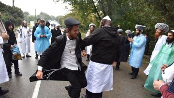 Под звуки сирен и на транспорте ВСУ: хасиды вновь захватывают Умань