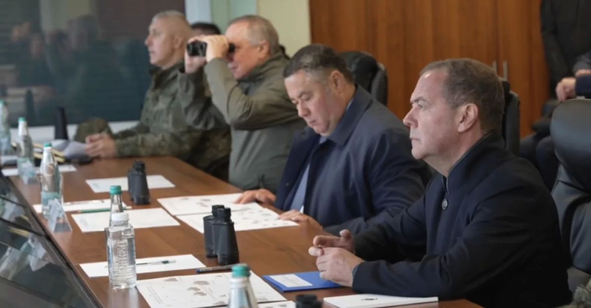 ВАЖНО: Слухи о подготовке мобилизации — «враньё, ложь и провокация», в том числе в преддверии выборов в Госдуму, подчеркнул Дмитрий Медведев
