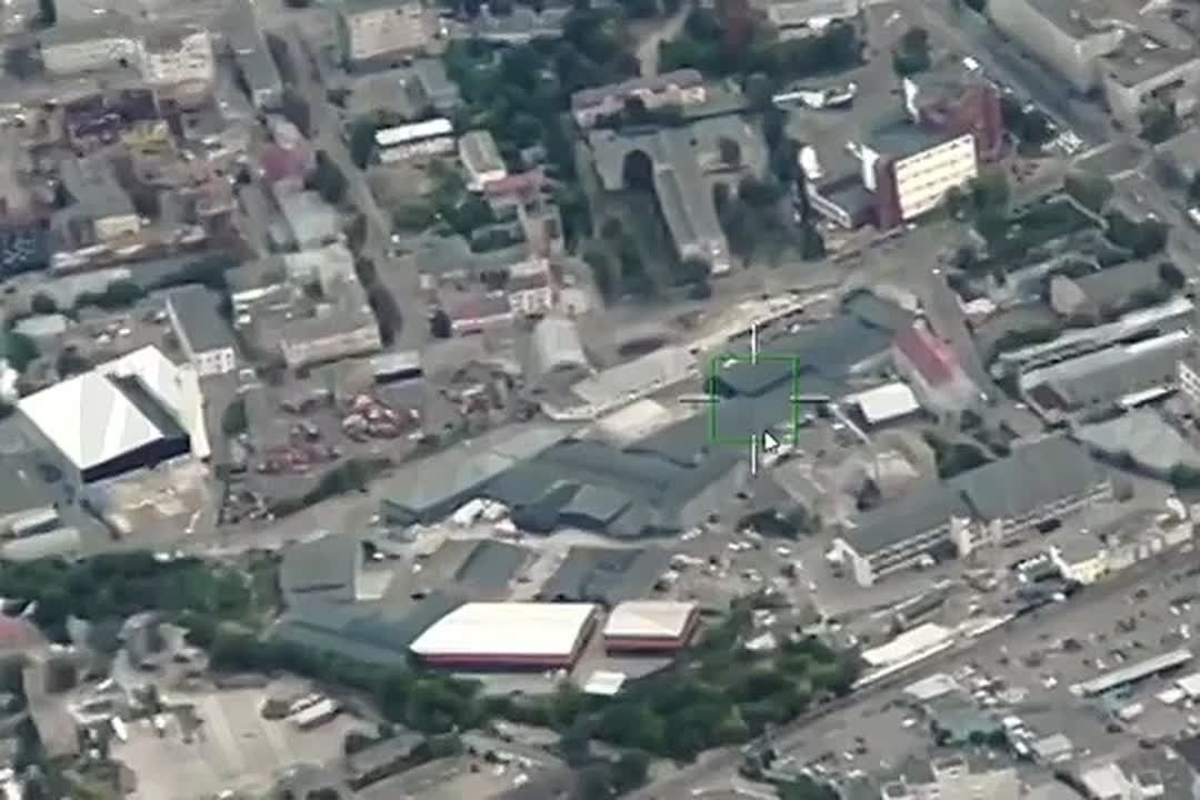 Кадры поражения центра обработки данных «Интеркарс» в Киеве публикует Минобороны России