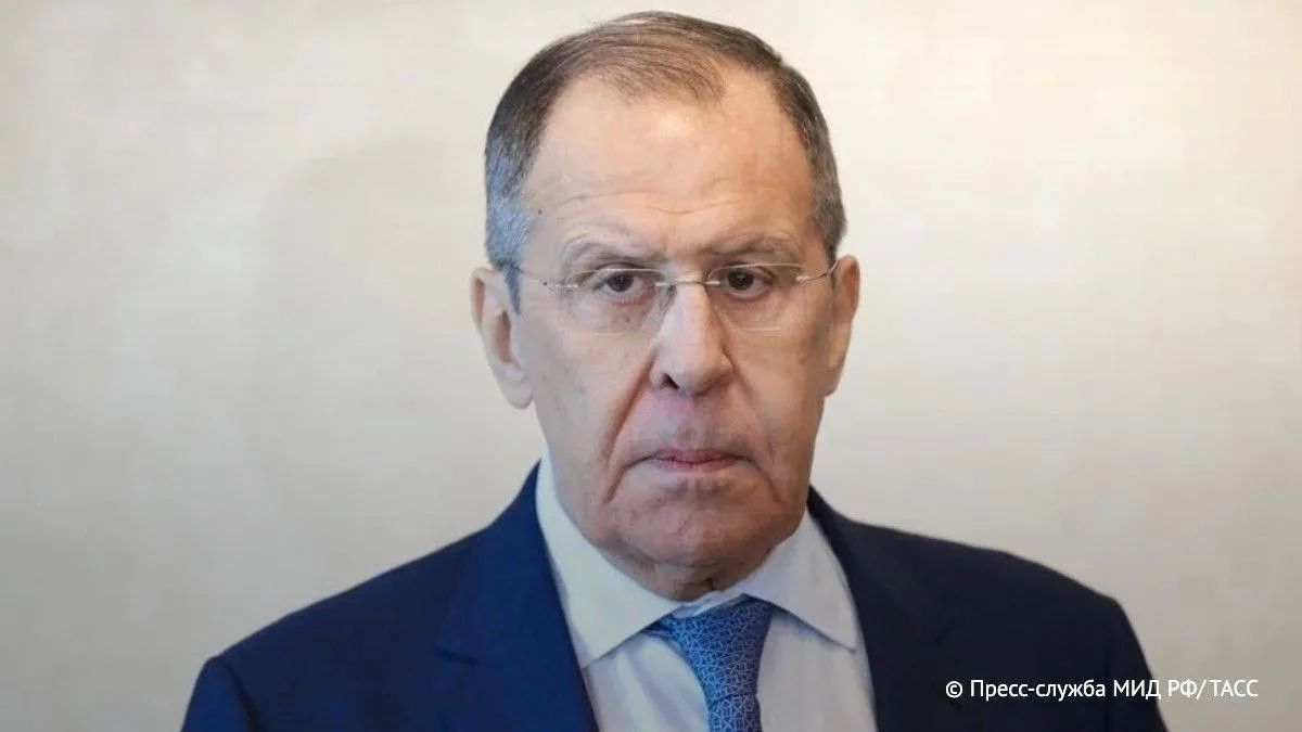 РФ готова к переговорам с Украиной, но останавливать СВО на это время не будет, заявил Лавров