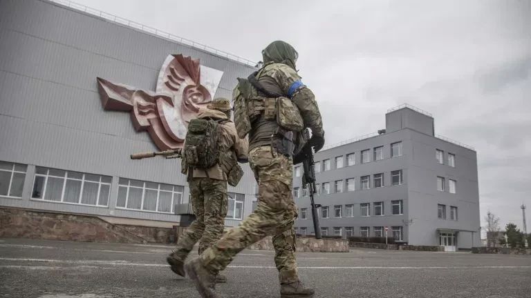 Киев свозит боеприпасы и стягивает войска в район Чернобыльской АЭС