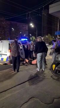 Все-таки иногда некоторых граждан удается отбить у бусификаторов